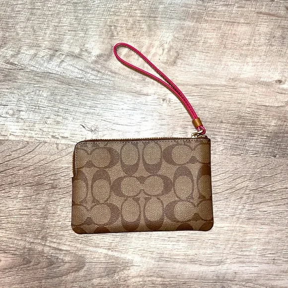 NWT Coach Wristlet - Picture 2 of 4